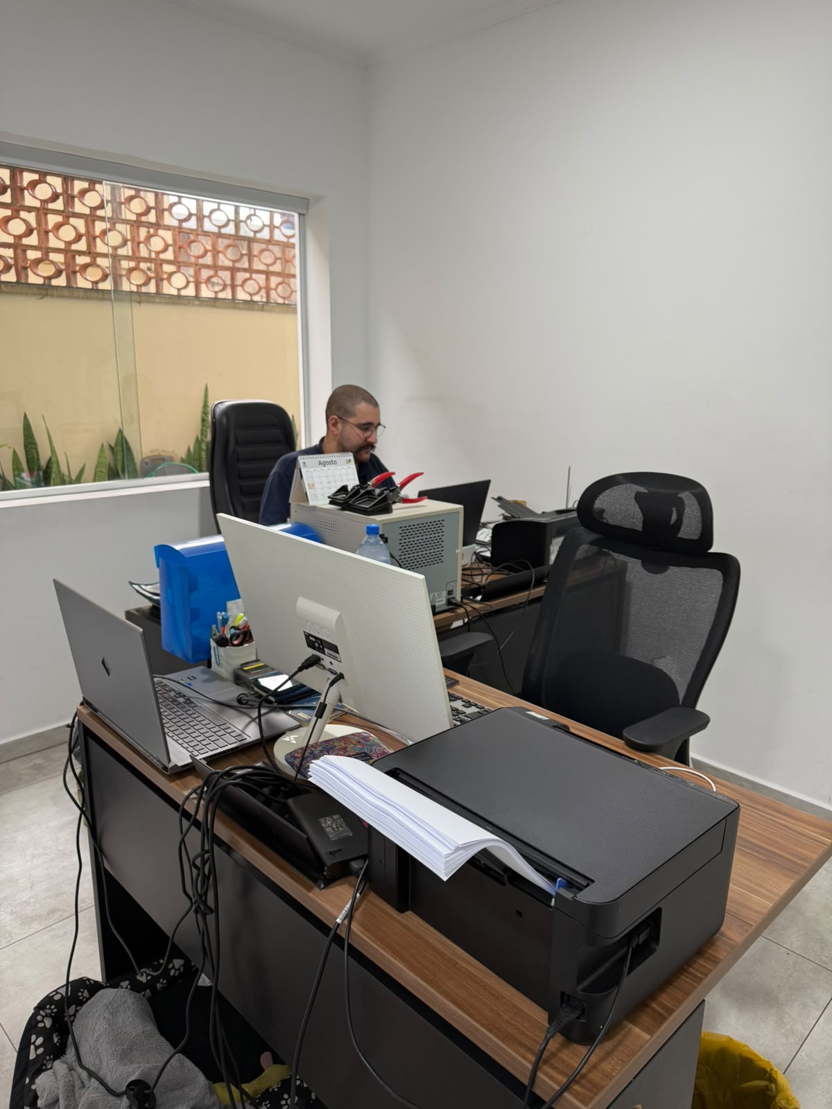 Equipe da Visa House trabalhando no escritório em São Paulo